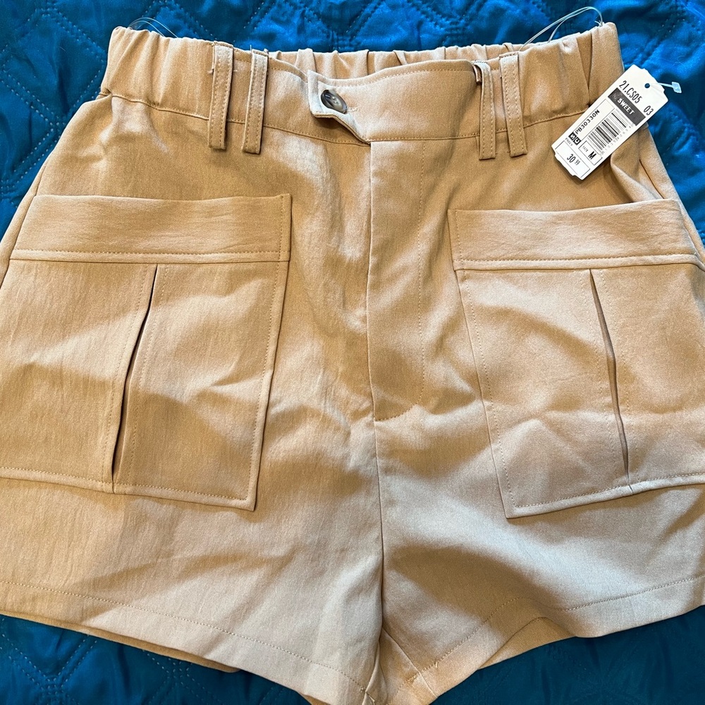 Shorts From a Cheap Mall Boutique - Size M - New With Tags